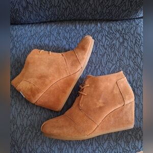 Toms Desert Wedge Boots Ankle Booties Suede Tan Lace Up, Women’s Sz 8W